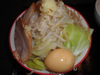 「ブレイブラーメン７００円＋野菜増し１００円＋味玉（クーポン）」@あかつき 長野千曲店の写真