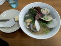 「貝3種浜辺の潮蕎麦＋バター添え（ライス付）」@MENYA 食い味の道有楽の写真
