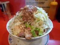 「ラーメン＋大盛り＋豚入り　ヤサイニンニクアブラカラメ」@ラーメン二郎 府中店の写真