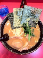 「中盛り＋味玉」@家系総本山 ラーメン吉村家の写真