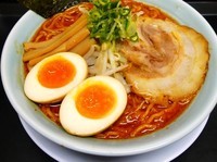 「辛味噌ラーメン（６８０円）＋玉子（１００円）」@ラーメン大草原 秋山店の写真