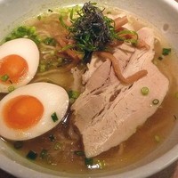 「塩ラーメン（味玉トッピング）」@アイバンラーメンPlusの写真