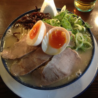 「だぶるらーめん720円 味玉100円 替え玉130円」@博多ラーメン しばらく 日本橋店の写真
