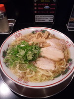 「背脂煮干ラーメン」@肉煮干し中華そば さいころの写真