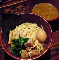 「つけ麺￥６８０（クーポン１００円ＯＦＦ）＋サービス味玉」@光麺 新宿南口店の写真