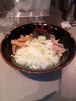 「油そば（並）＋白ネギ」@東京油組総本店 池袋組の写真