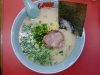 「プレミアム塩とんこつ」@ラーメン山岡家 岩手盛岡店の写真