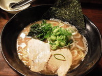 「豚骨醤油らーめん（大盛り）」@きまぐれ八兵衛 安曇野本店の写真