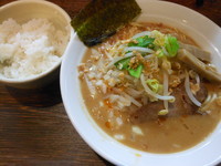 「濃厚味噌らーめん（並盛１８０ｇ）＋半ライス」@伝家 志木店の写真