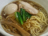 「醤油らーめん＋味玉」@らーめん 美学屋の写真