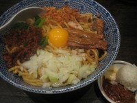 「肉味噌まぜそば　大盛　７８０円」@つけ麺 弐☆゛屋の写真