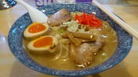 「長州ラーメン中盛り＋味玉」@長州ラーメン 万龍軒 富士見店の写真