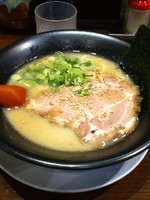 「博多豚骨らーめん」@細麺屋 くわとろの写真