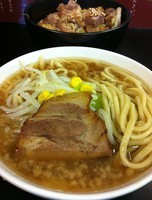 「ランチセット(ミニラーメン+小チャーシュー丼) 500円」@らぁめん 元気の源 神奈川新町店の写真