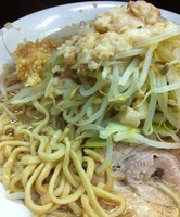 「大ラーメン（700円）ヤサイニンイクアブラ」@ラーメン二郎 横浜関内店の写真