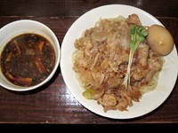 「肉盛りつけ麺並780円＋肉増し250円＋無料味玉」@魁 肉盛りつけ麺 六代目けいすけの写真