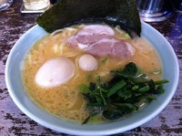 「ラーメン並＋味玉　（650円＋100円）」@横浜家系ラーメン ほどが家の写真