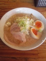 「しょうゆらーめん、味玉、半ライス（６５０＋１００＋１００円）」@こってりらーめん なりたけ 津田沼店の写真