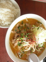 「スタミナもつらーめん＋小ライス　「750円＋80円」」@らーめん市場の写真