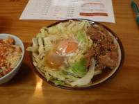 「特濃煮干し味　肉月見キャベツ増し」@うどん屋 源さんの写真