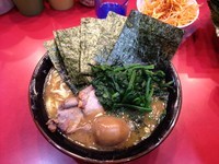 「ラーメン中」@家系総本山 ラーメン吉村家の写真