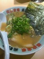 「豚骨醤油ラーメン」@横浜家系 元町家の写真
