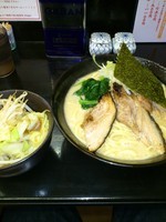 「七辻ラーメン大盛(野菜200g)」@麺昇 七辻の写真