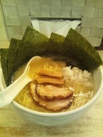 「あっさりホタテ塩らーめん700円＋のり100円」@ORAGA NOODLESの写真