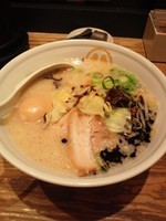 「豚骨ﾌﾟﾚｰﾝ､香油､味玉､野菜、替玉4玉」@TOKYO 豚骨 BASE MADE by 博多一風堂 ecute品川サウス店の写真