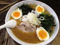 「とんこつ味噌ラーメン＋茹で玉子（￥750＋￥50）」@よこはまらあめん東名家 海老名南店の写真