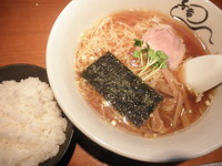 「らーめん（しょうゆ）＋ライス　「600円＋100円」」@子竜の写真