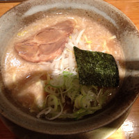 「豚骨しょう油らあめん」@らあ麺 やったるの写真