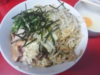 「油そば(ニンニク)￥700＋生卵￥50」@ラーメン二郎 西台駅前店の写真