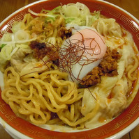 「汁なし坦々麺（雲呑入り）＋大盛　￥９５０」@広州市場 新宿東口店の写真