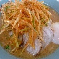 「ねぎ味噌チャーシュー（温泉たまごトッピング）」@くるまやラーメン 八潮店の写真