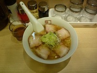 「喜多方ラーメン　普通」@喜多方ラーメン坂内 新宿西口思い出横丁店の写真