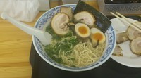 「豚骨醤油ラーメン（チャーシュー増し）」@麺房 松の写真
