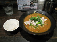 「カレー麺（並盛）＋半ライス：750円（ライス無料）」@かれー麺 実之和 六本木店の写真