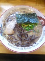 「とんこつラーメン大盛無料、ライス（６５０＋１００円）」@九州らーめん 南木商店の写真