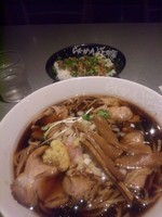 「肉そばけいすけ ＋ニンニク豚めし」@らあめん花月嵐 大宮風渡野店の写真