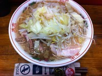 「小ラーメン+ヤサイ少し多め+アブラ」@ザ・ラーメンスモールアックスの写真