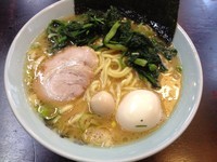 「ラーメン中＋味玉＋レンソウ増し（￥780＋￥100）」@壱六家 大森店の写真