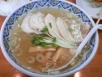 「塩チャーシューメン+ぎょうざ」@茅の写真