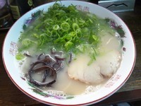 「ラーメン600円＋ネギ増し100円＋替え玉120円」@博多ラーメン ばたやん 駅前店の写真