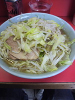 「ラーメン、麺半分、にんにく」@ラーメン二郎 三田本店の写真