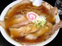 「醤油チャーシュー全面盛り・麺大盛り　1,100円」@食堂 はせ川の写真