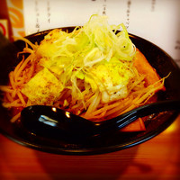 「濃厚煮干そば 650円 feat. ヤサイマシ」@中華そば 響の写真