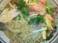 「黄ニラと海老ワンタンの香味湯麺大盛」@中華蕎麦 瑞山（ZUIZAN）の写真