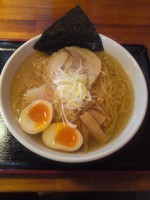 「中華そば塩　７３０円＋味玉（サービス券）」@麺屋 小町の写真