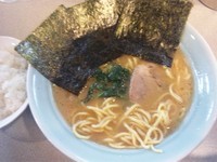 「らーめん(中・硬め) ￥700＋半ライス ￥100」@匠家 50号バイパス店の写真